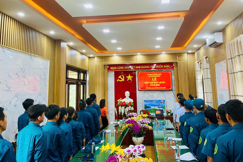 UBND xã Hành Dũng tổ chức Lễ Kết nạp Dân quân năm 2025